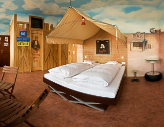 V8 Hotel (offizielle Bilder)