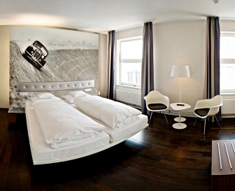 V8 Hotel (offizielle Bilder)