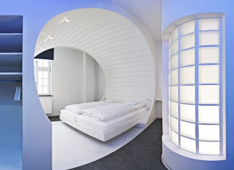 V8 Hotel (offizielle Bilder)